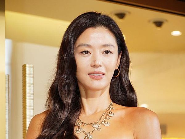 5 Potret Jun Ji Hyun Tampil Makin Glowing dengan Kulit Tan, Banjir Pujian