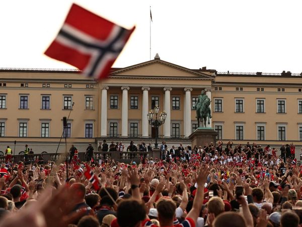 Kerajaan dan Warga Oslo Sambut Timnas Norwegia Bak Pahlawan