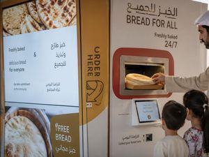 Keren! Dubai Punya Mesin Roti Gratis 24 Jam, Warga Tinggal Tekan Tombol