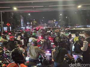 Simpang Mampang Macet Segala Arah Malam Ini Imbas Pembongkaran JPO Tendean