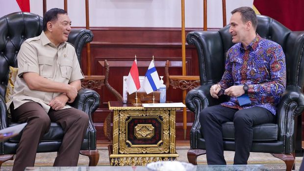 Menteri Pertahanan Indonesia Sjafrie Sjamsoeddin menerima kunjungan Duta Besar Finlandia untuk Indonesia H.E. Pekka Kaihilahti di Kantor Kementerian Pertahanan RI, Jakarta, Selasa, (14/7/2026). Menteri Pertahanan Indonesia Sjafrie Sjamsoeddin menerima kunjungan Duta Besar Finlandia untuk Indonesia H.E. Pekka Kaihilahti di Kantor Kementerian Pertahanan RI, Jakarta, Selasa, (14/7/2026). (Instagram/sjafrie.sjamsoeddin)