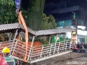 Dishub Ungkap Penyebab Pembongkaran JPO Tendean Berlangsung 10 Jam Lebih