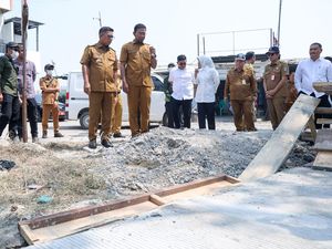 Warga Sambut Baik Rekonstruksi Jalan Teluknaga-Dadap Tangerang Pakai Beton