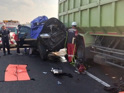 Pajero Tabrak Truk di Tol Palembang-Prabumulih, 3 Orang Tewas