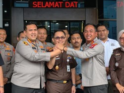 2 Kapolres Silaturahmi ke Kejari Serang, Tegaskan Polisi-Jaksa Solid