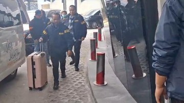 Polri Sambangi Kejagung, Bawa Koper Merah Muda Terkait 3 Kasus Korupsi