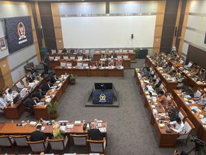Rapat di DPR, Menhaj Lapor Butuh Rp 4 T untuk Uang Muka Tenda Haji di Saudi