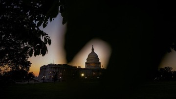Senja di Capitol Hill Warnai Pemungutan Suara RUU Perlindungan Sinar Matahari