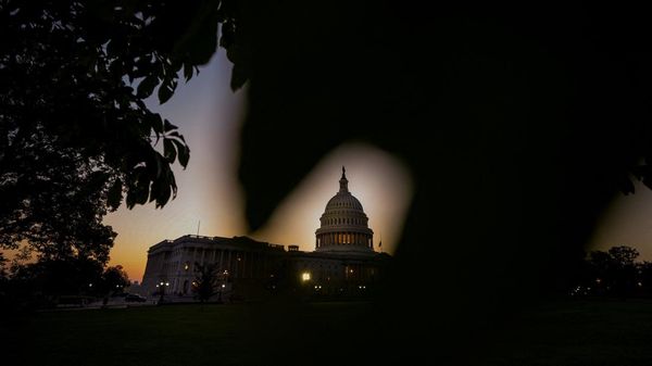 Senja di Capitol Hill Warnai Pemungutan Suara RUU Perlindungan Sinar Matahari