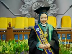 Tips Shefira Lulus Kuliah 7 Semester-Raih Prestasi Internasional