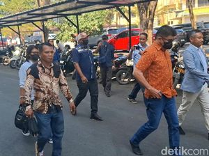 Penampilan 3 DPRD TTU Saat Diperiksa Polda NTT Terkait Kasus dr Icha