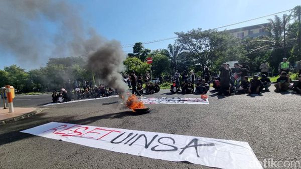 Mahasiswa UINSA Demo Kampus