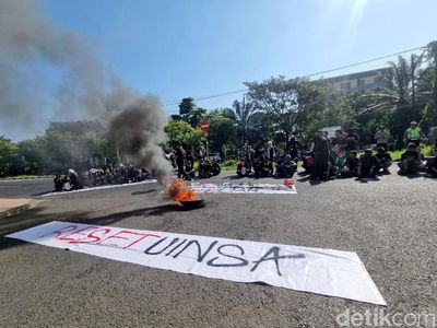 Mahasiswa UINSA Demo Kampus