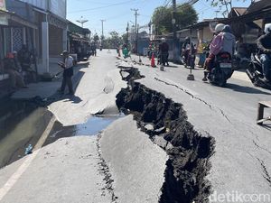 Jalan Veteran Banjarmasin Amblas Parah, Pedagang Tak Bisa Jualan