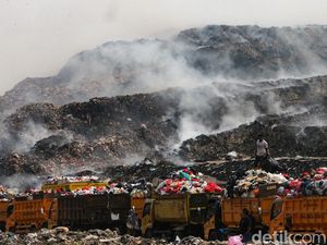 Sampah-sampah Dilalap Api dari Depok hingga Gunung Putri