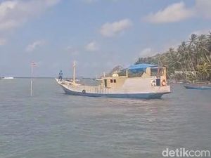 KLM Nurul Salsa Angkut 17 Ton Barang-4 Sapi Saat Mati Mesin di Selayar