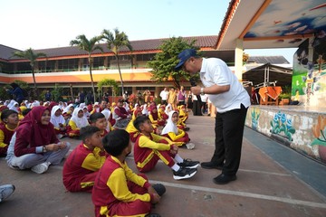 Mendikdasmen Beri Dukungan Psikologis ke Siswa SDN di Jaksel Pascateror BOM