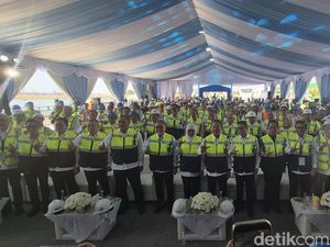Menko Zulhas Tinjau Dermaga Petrokimia Gresik, Soroti Logistik Pangan