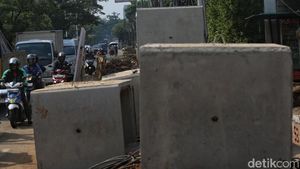 Pembangunan Saluran Air di Joglo Raya Picu Kepadatan Lalu Lintas