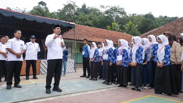 MPLS, Taj Yasin Beri Motivasi Siswa SMAN 1 Dayeuhluhur Cilacap