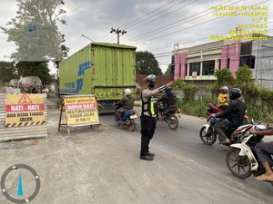 Jalintim Palembang-Betung Diperbaiki, Polisi Berlakukan Buka Tutup di KM 17