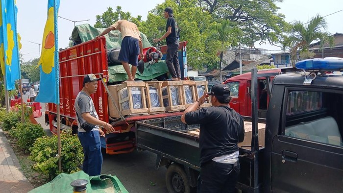 Polisi Gagalkan Penyelundupan 12 Motor Dikamuflase Perabotan ke Sumatra Polisi menggagalkan pengiriman 12 unit motor diduga hasil curian ke Sumatra