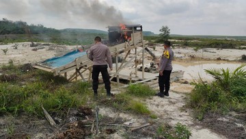 Penertiban Tambang Emas Ilegal di Kuansing Berlanjut, 17 Rakit Dimusnahkan