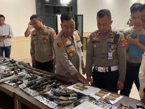 Warga Mesuji Serahkan 80 Senpi Rakitan dan Amunisi Secara Sukarela