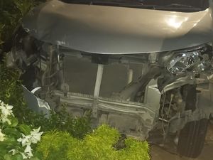 Sopir Xenia Tabrak 4 Motor hingga 3 Orang Luka di Pondok Gede Diamankan