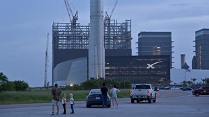Starbase Bergemuruh! Booster 20 Menuju Landasan, SpaceX Siap Uji Terbang Starship ke-13