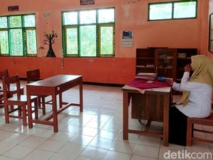 Video Hari Pertama Sekolah di Ciamis: Murid Tunggal Terpaksa Absen karena Sakit