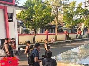 KPK Keluar Bawa 2 Koper Usai Geledah Kantor BPKPAD Sukoharjo
