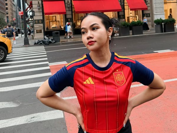 Gaya Sporty Yura Yunita Nonton Piala Dunia 2026 di AS, Stylish Pakai Jersey