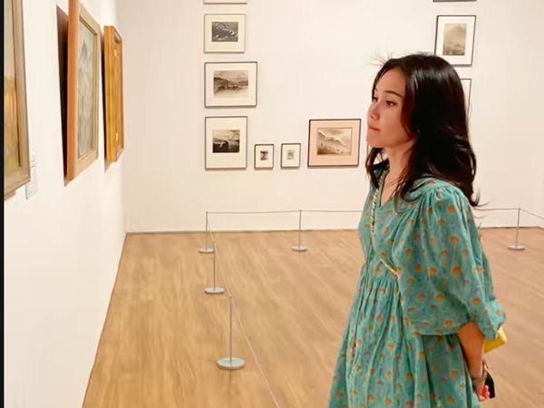 7 Potret Ayu Ting Ting Pamer Museum Date Bareng Kevin Gusnadi, Curi Atensi