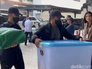Polisi Kembali Serahkan Barang Bukti 3 Kasus Korupsi Terkait Febrie ke Kejagung