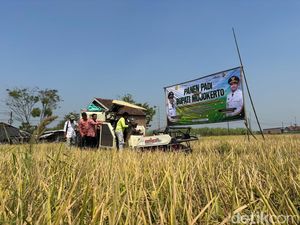 Gus Barra Salurkan Bantuan Sarpras Pertanian untuk Petani Mojokerto