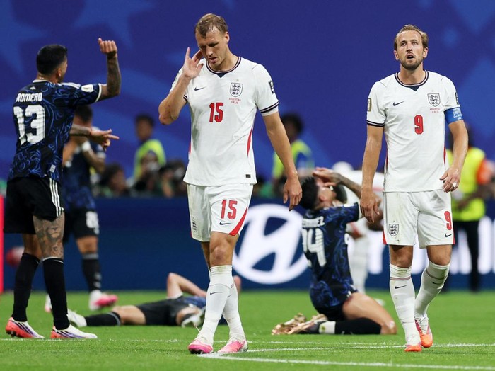 Argentina memastikan satu tempat di partai puncak Piala Dunia 2026 setelah menaklukkan Inggris dengan skor dramatis 2-1 pada laga semifinal yang berlangsung di Atlanta Stadium, Kamis (16/7/2026) dini hari WIB. Sempat tertinggal lebih dulu, Albiceleste bangkit lewat dua gol di menit-menit akhir yang membuat harapan The Three Lions menuju final sirna dalam sekejap. REUTERS