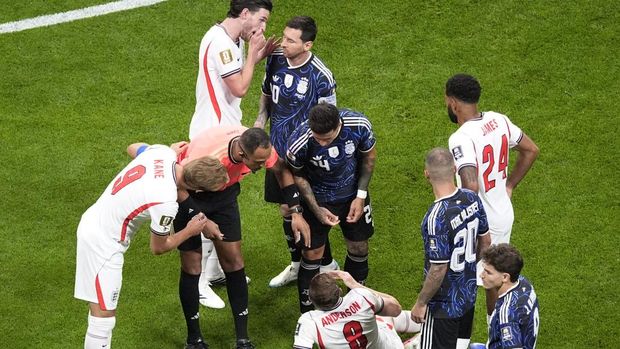 Soccer Football - FIFA World Cup 2026 - Semi Final - England v Argentina - Atlanta Stadium, Atlanta, Georgia, U.S. - July 15, 2026 Argentina's Enzo Fernandez reacts to England's Elliot Anderson IMAGN IMAGES via Reuters/Dale Zanine