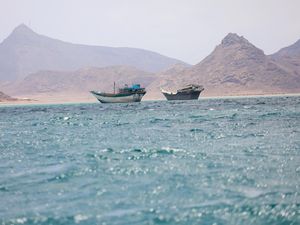 Iran Minta Houthi Tutup Laut Merah Jika AS Serang Pembangkit Listrik