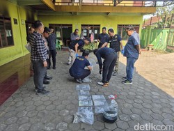 Labfor Polda Olah TKP Ruang MTS NU 27 Unggulan Jatipurwo yang 2 Kali Terbakar