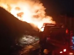Cegah Kebakaran, Pemkot Depok Minta Damkar Rutin Siram TPA Cipayung