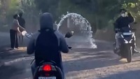 Warga Nusa Penida Keluhkan Debu Proyek Jalan Sampalan-Toyapakeh