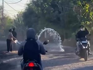 Warga Nusa Penida Keluhkan Debu Proyek Jalan Sampalan-Toyapakeh