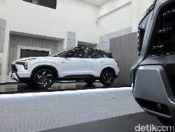 Komparasi Harga Xforce Hybrid vs Honda HR-V Hybrid Cs