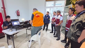 OJK Serahkan Tersangka &amp; Barang Bukti Kasus Asuransi Jiwa Prolife ke Kejaksaan