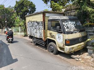 Misteri Mobil Boks Tak Bertuan Parkir Menahun di Jalan Gumuruh Bandung