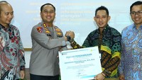 Polres Gresik Raih Penghargaan PLN usai Bongkar Sindikat Pencuri Kabel Listrik