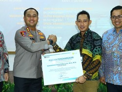 Polres Gresik Raih Penghargaan PLN usai Bongkar Sindikat Pencuri Kabel Listrik