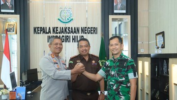 Kapolres-Dandin-Kajati Inhil Perkuat Sinergi Lewat Silaturahmi