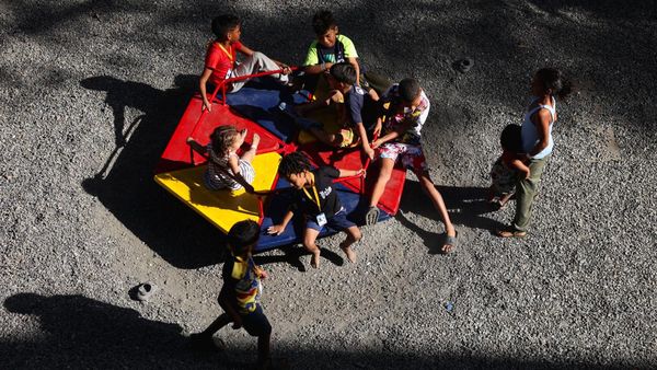 Potret Kehidupan Pengungsi Venezuela, Anak-Anak Tetap Bermain Meski Dilanda Gempa
